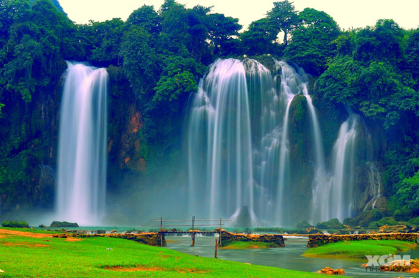 Ban Gioc waterfalls - Photo by Xomnhiepanh