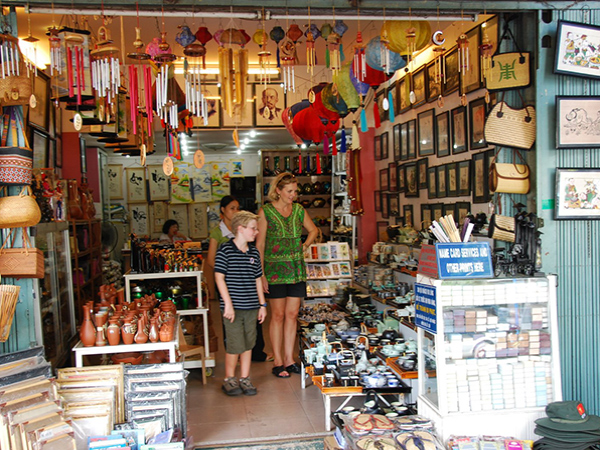 shopping handicraft in hanoi