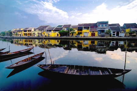 A picturesque corner of Hoi An City, Thu Bon River