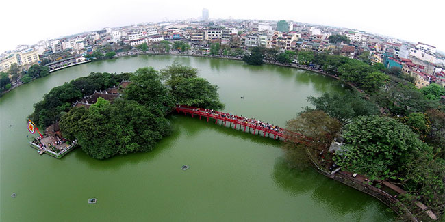 hoan kiem lake in vietnam itinerary