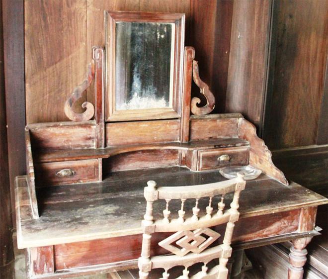 An Hien house still preserves personal belongings of women in the olden days.