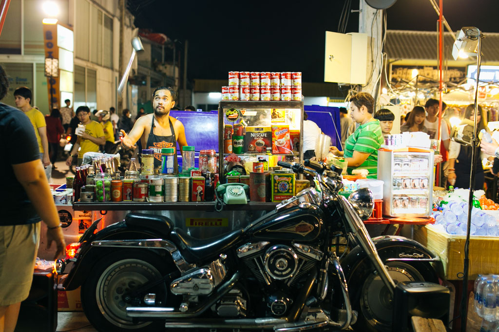 Khlong San night market Bangkok  Night market, Bangkok, Night market  bangkok