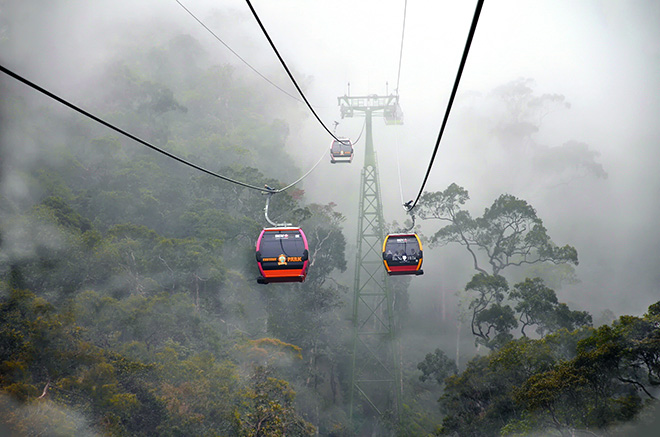 golden bridge da nang vietnam bana hills cable car