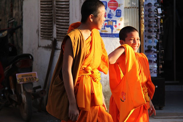 Laos things not to do monks