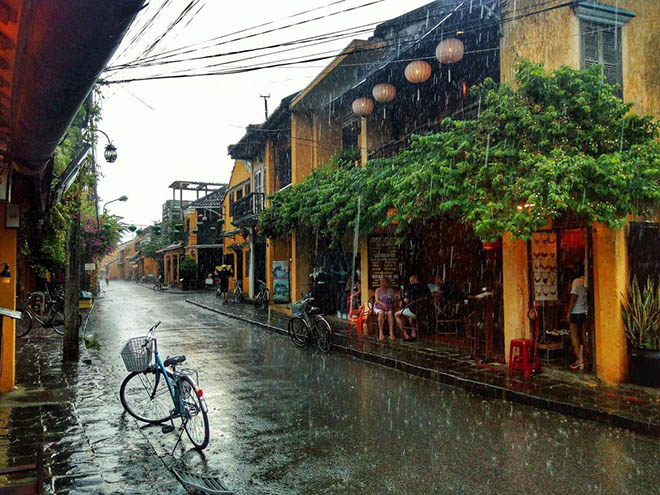 Vietnam rainy seasons in Hoian