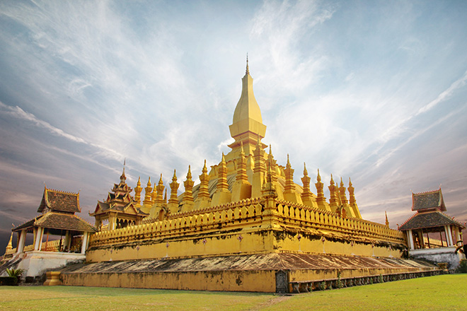 Full Travel Guide To Laos - Pha That Luang