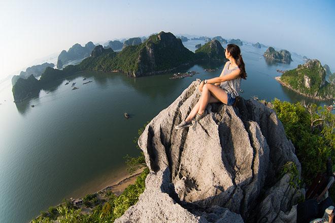 halong poem mountain