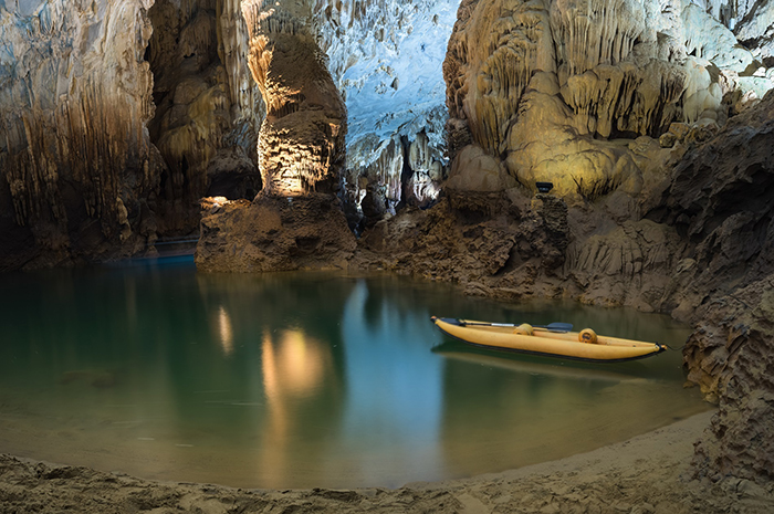 kayaking in vietnam Phong Nha