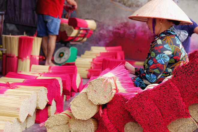 Quang Phu Cau Incense Making hanoi traditional villages