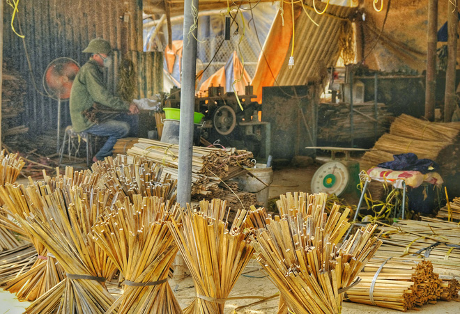 Quang Phu Cau Incense Making hanoi traditional villages
