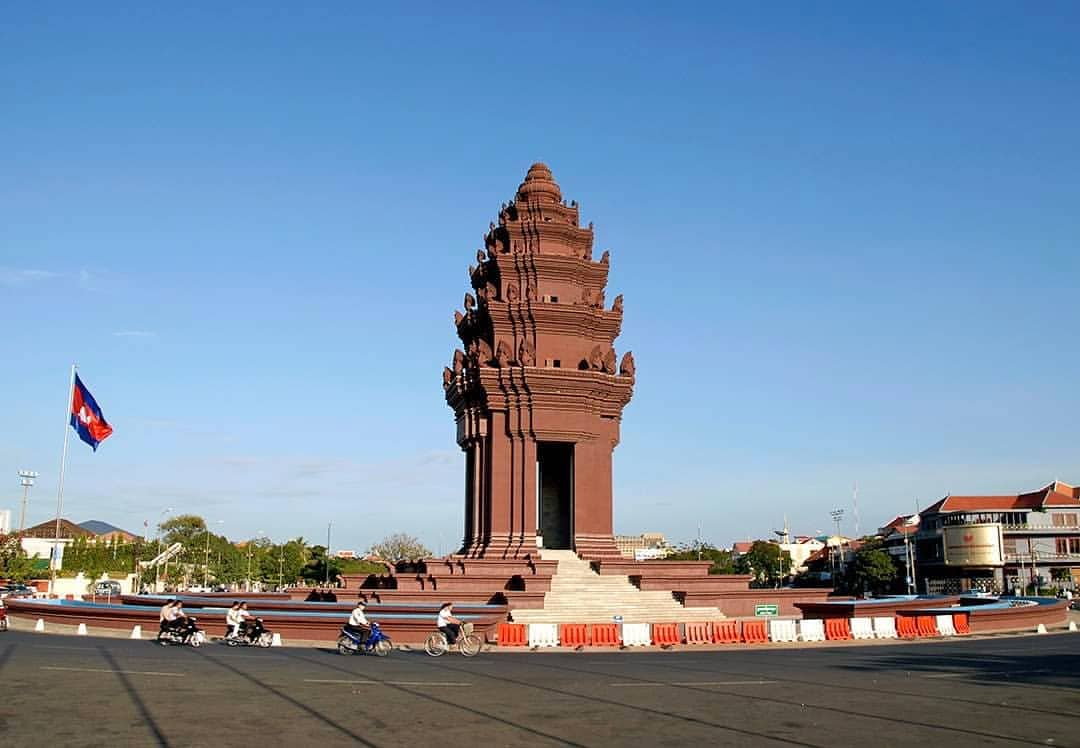 Independence Monument in Phnom Penh | Travel Sense Asia™ – Vietnam ...